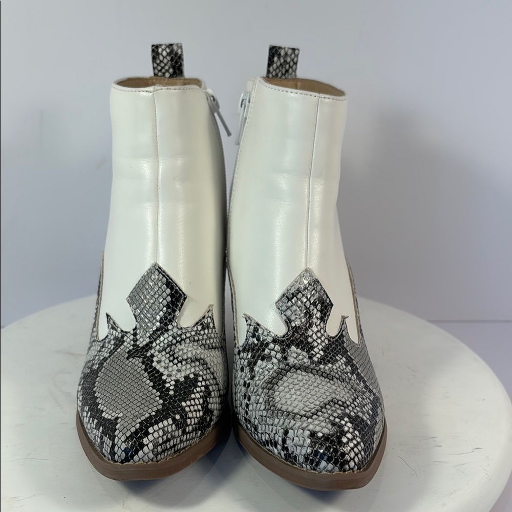 Faux Leather Snake Print Ankle Boot Sz 6 Western Festival Mobwife